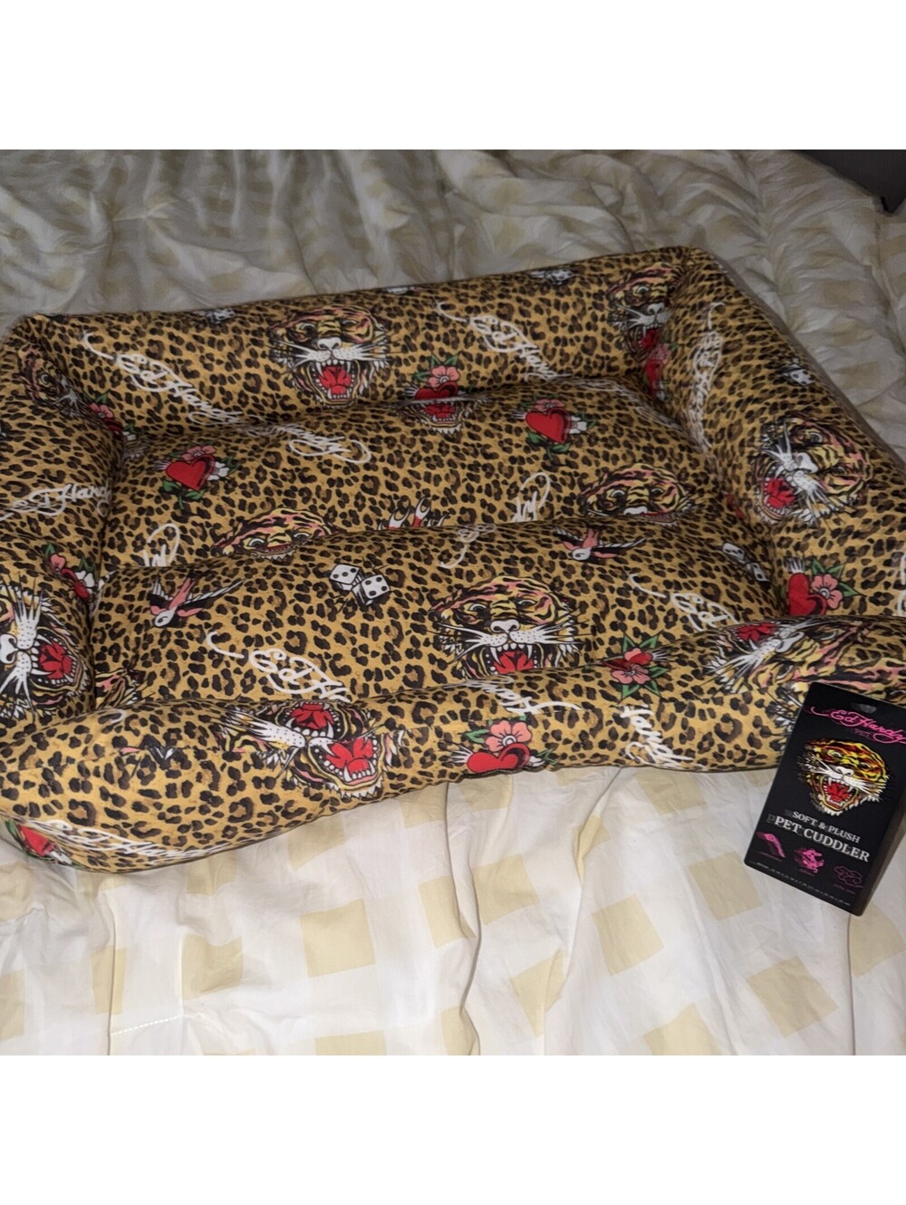 Ed Hardy Pet Cuddler Soft And Plush 28 X 22 X 7“ NWT ￼